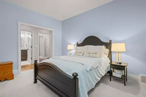Bedroom - 2427 E Highpond Xing, Appleton, WI 54913 photo 5 of 6