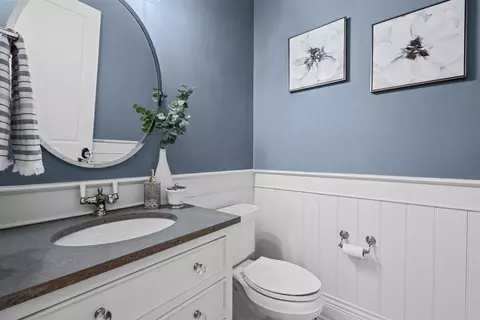 Bath - 2427 E Highpond Xing, Appleton, WI 54913 photo 2 of 10
