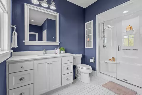 Bath - 2427 E Highpond Xing, Appleton, WI 54913 photo 7 of 10