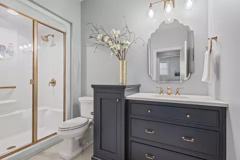 Bath - 2427 E Highpond Xing, Appleton, WI 54913 photo 9 of 10