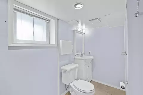 Bath - 808 E Hancock St, Appleton, WI 54911 photo 2 of 2