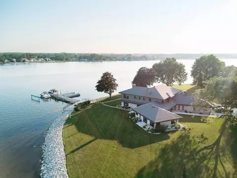 55 Utopia Cir, Sturgeon Bay, WI 54235