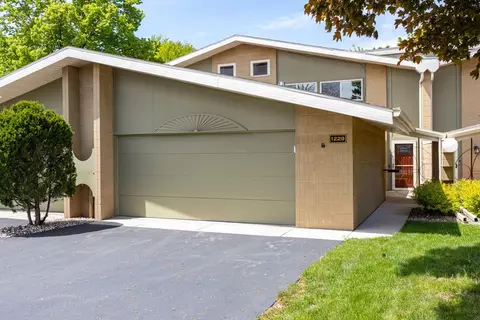 1229 Nicolet Cir, Appleton, WI 54914