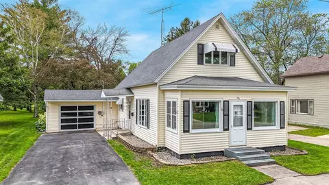 216 Maple St, Redgranite, WI 54970