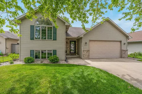 2521 Bishops Ln, Neenah, WI 54956