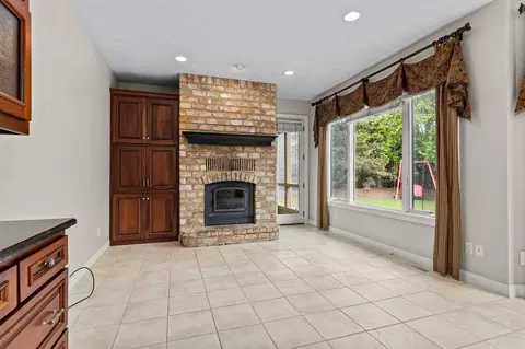 Living - 424 E Tallgrass Dr, Appleton, WI 54913 photo 7 of 11