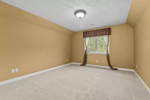 Bedroom - 424 E Tallgrass Dr, Appleton, WI 54913 photo 4 of 9