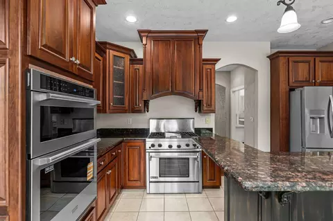 Kitchen - 424 E Tallgrass Dr, Appleton, WI 54913 photo 7 of 8