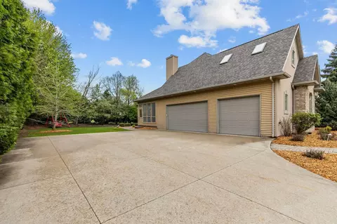 Exterior - 424 E Tallgrass Dr, Appleton, WI 54913 photo 14 of 16