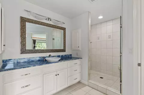 Bath - 424 E Tallgrass Dr, Appleton, WI 54913 photo 4 of 12