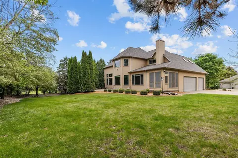 Exterior - 424 E Tallgrass Dr, Appleton, WI 54913 photo 12 of 16