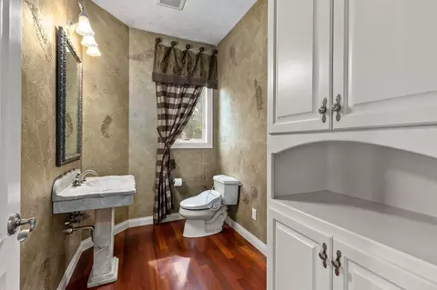 Bath - 424 E Tallgrass Dr, Appleton, WI 54913 photo 1 of 12