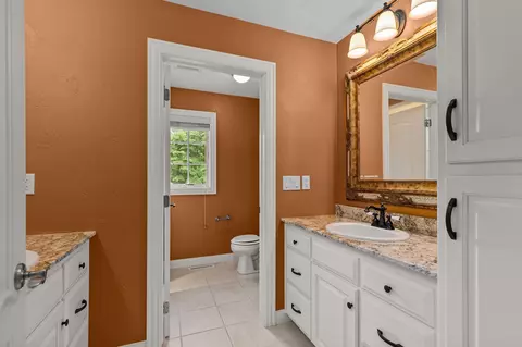 Bath - 424 E Tallgrass Dr, Appleton, WI 54913 photo 11 of 12