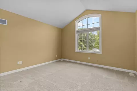 Bedroom - 424 E Tallgrass Dr, Appleton, WI 54913 photo 7 of 9