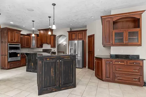 Kitchen - 424 E Tallgrass Dr, Appleton, WI 54913 photo 3 of 8