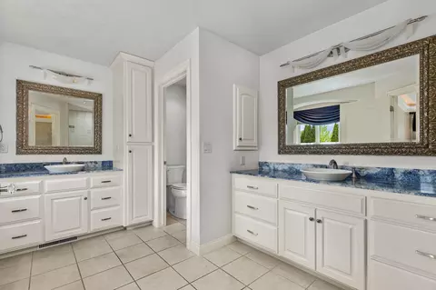 Bath - 424 E Tallgrass Dr, Appleton, WI 54913 photo 3 of 12