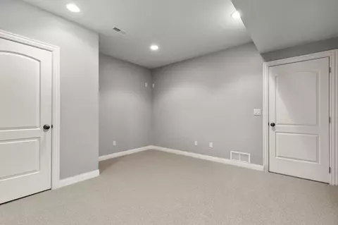 Bedroom - 424 E Tallgrass Dr, Appleton, WI 54913 photo 8 of 9