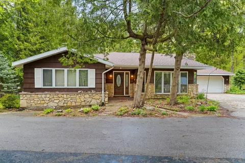 5156 Bay Shore Dr, Sturgeon Bay, WI 54235