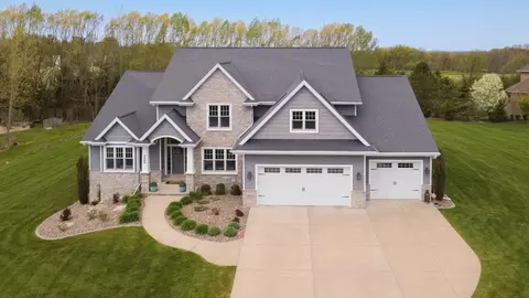 3400 Amber Ln, Green Bay, WI 54311