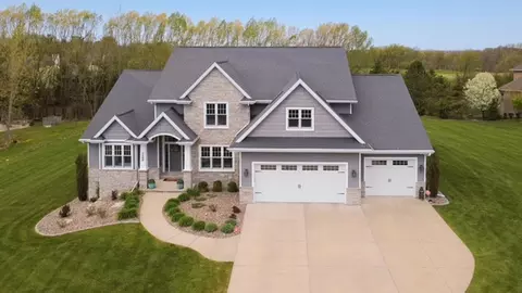 3400 Amber Ln, Green Bay, WI 54311