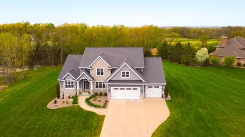 3400 Amber Ln, Green Bay, WI 54311