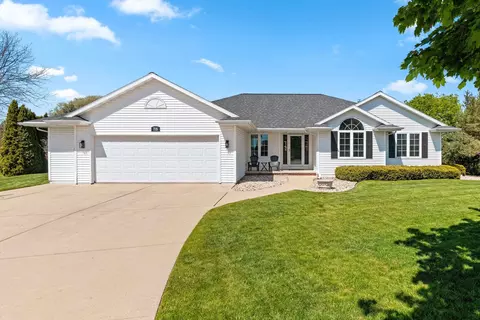 715 Hickory Valley Ct, De Pere, WI 54115