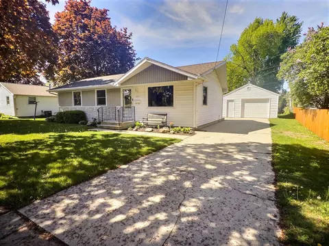 2037 Farlin Ave, Green Bay, WI 54302