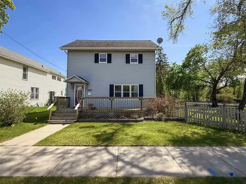 2505 14th Ave, Menominee, MI 49858