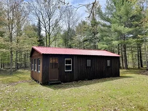 w8001 East Cataline Road, Pembine, WI 54156