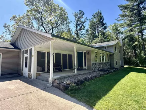 7051 Woodland Ln, Amherst, WI 54406