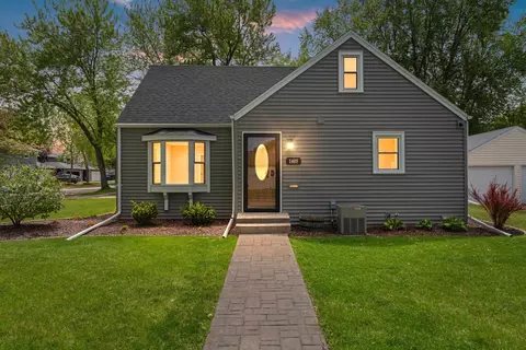 Exterior - 1405 W Brewster St, Appleton, WI 54914 photo 4 of 10