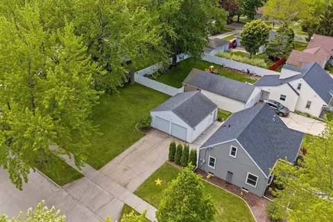 View/Area - 1405 W Brewster St, Appleton, WI 54914 photo 3 of 7