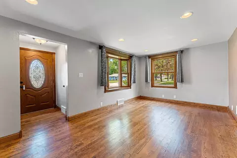Living - 1405 W Brewster St, Appleton, WI 54914 photo 2 of 3