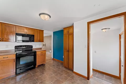 Entry Way - 1405 W Brewster St, Appleton, WI 54914 photo 1 of 3