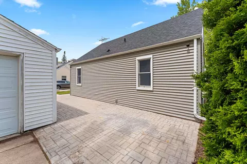 Exterior - 1405 W Brewster St, Appleton, WI 54914 photo 9 of 10