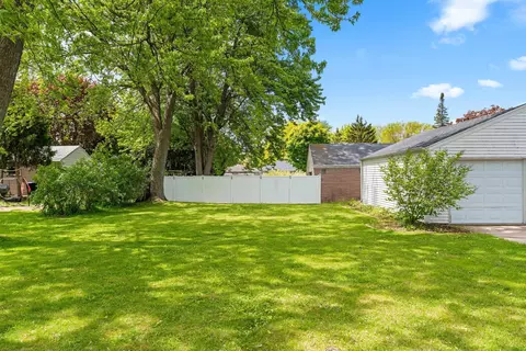 Exterior - 1405 W Brewster St, Appleton, WI 54914 photo 3 of 10