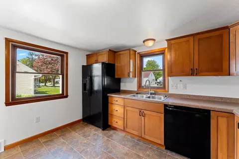 Kitchen - 1405 W Brewster St, Appleton, WI 54914 photo 3 of 3