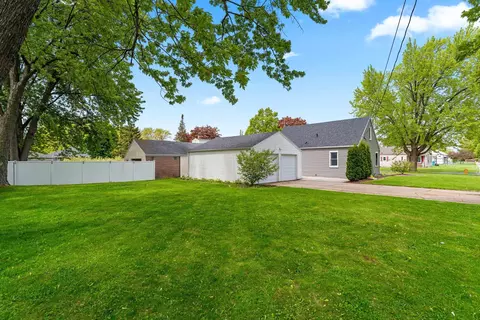 Exterior - 1405 W Brewster St, Appleton, WI 54914 photo 10 of 10