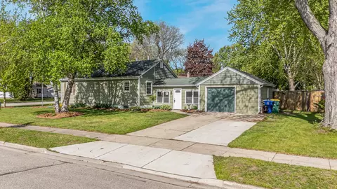 1212 8th St, Green Bay, WI 54304