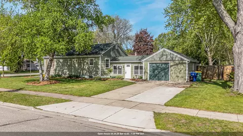 1212 8th St, Green Bay, WI 54304