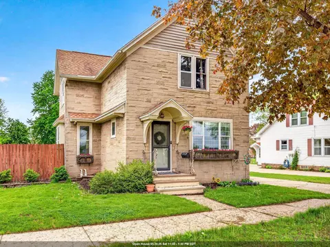 1003 Depot St, Little Chute, WI 54140