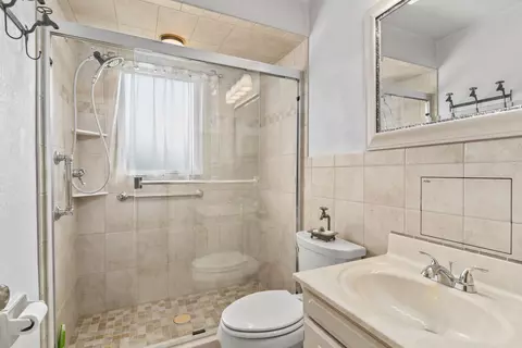 Bath - 2627 W Heather Ave, Appleton, WI 54914 photo 1 of 3