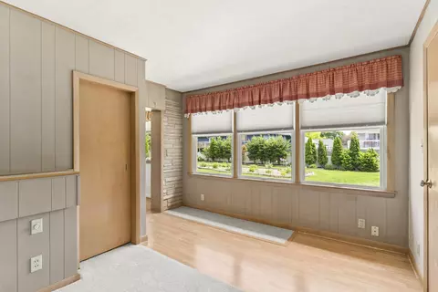 Living - 2627 W Heather Ave, Appleton, WI 54914 photo 4 of 4