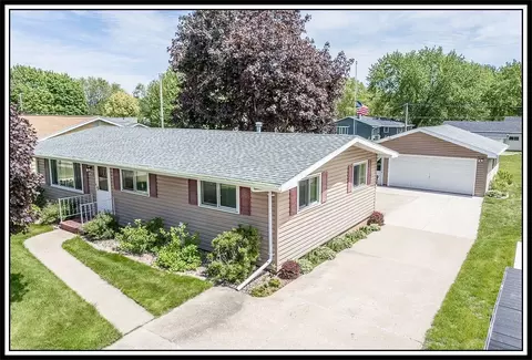 714 S Nash St, Hortonville, WI 54944