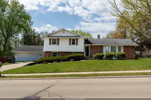 418 Greene Ave, Allouez, WI 54301