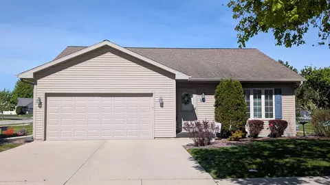 388 Rockrose Dr, Fond Du Lac, WI 54935