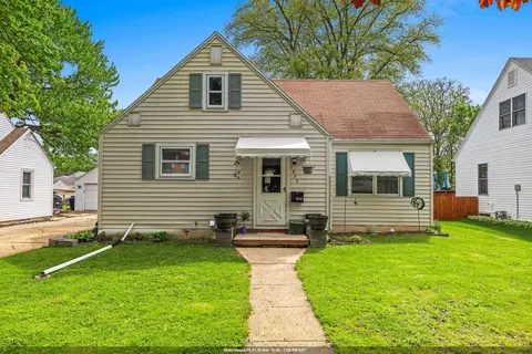 1932 N Division St, Appleton, WI 54911