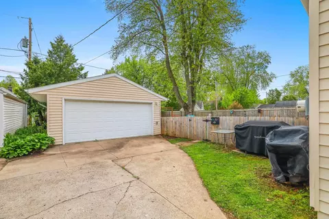 Exterior - 1932 N Division St, Appleton, WI 54911 photo 3 of 8