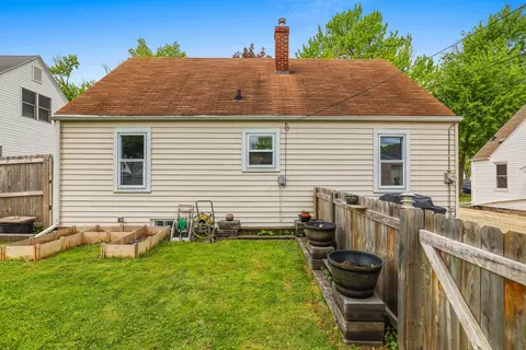 Exterior - 1932 N Division St, Appleton, WI 54911 photo 6 of 8
