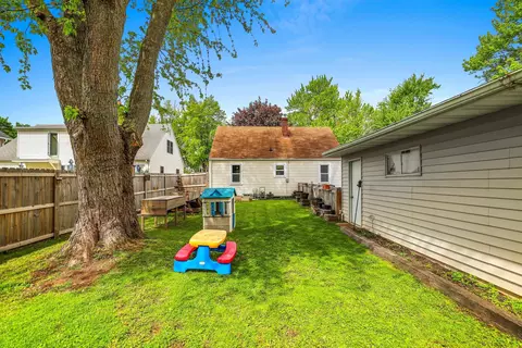 Exterior - 1932 N Division St, Appleton, WI 54911 photo 5 of 8